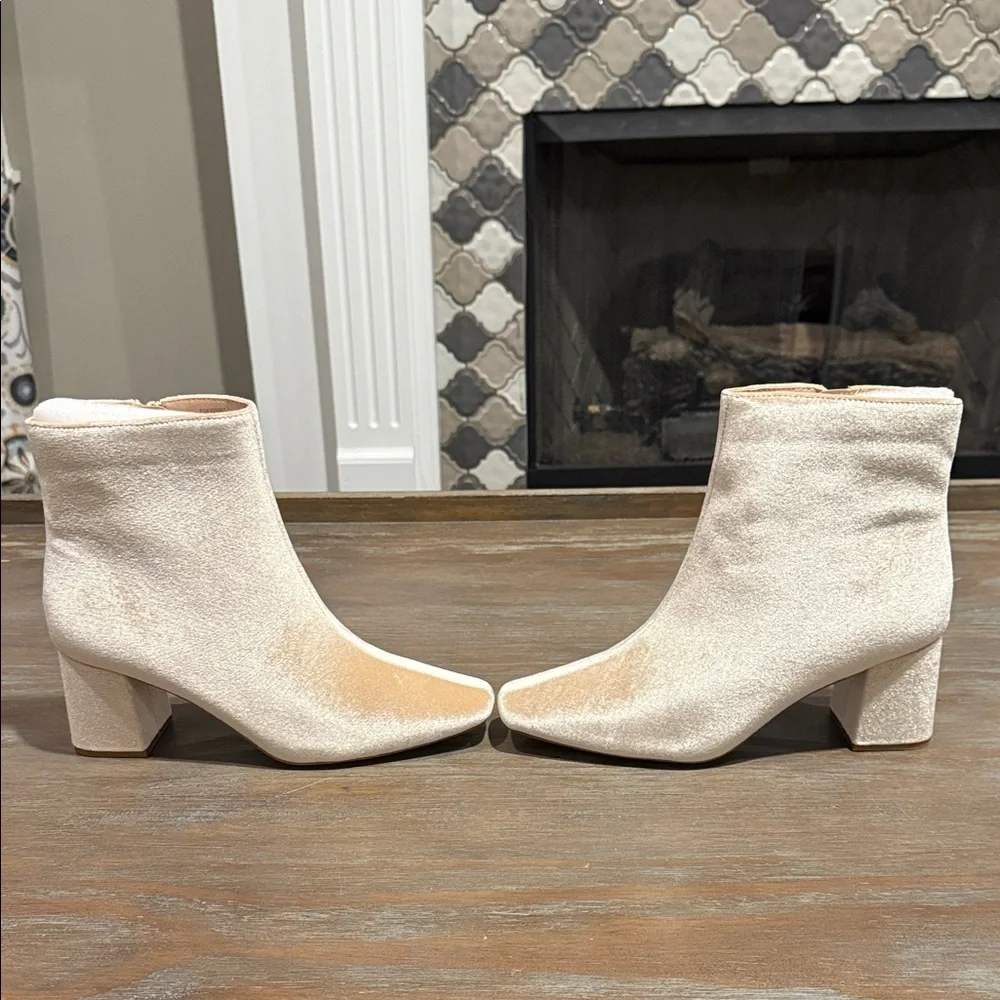 New Journee Womens Hazara Square ToeBlock Heel Ankle Booties‎ Tan Velvet 10
